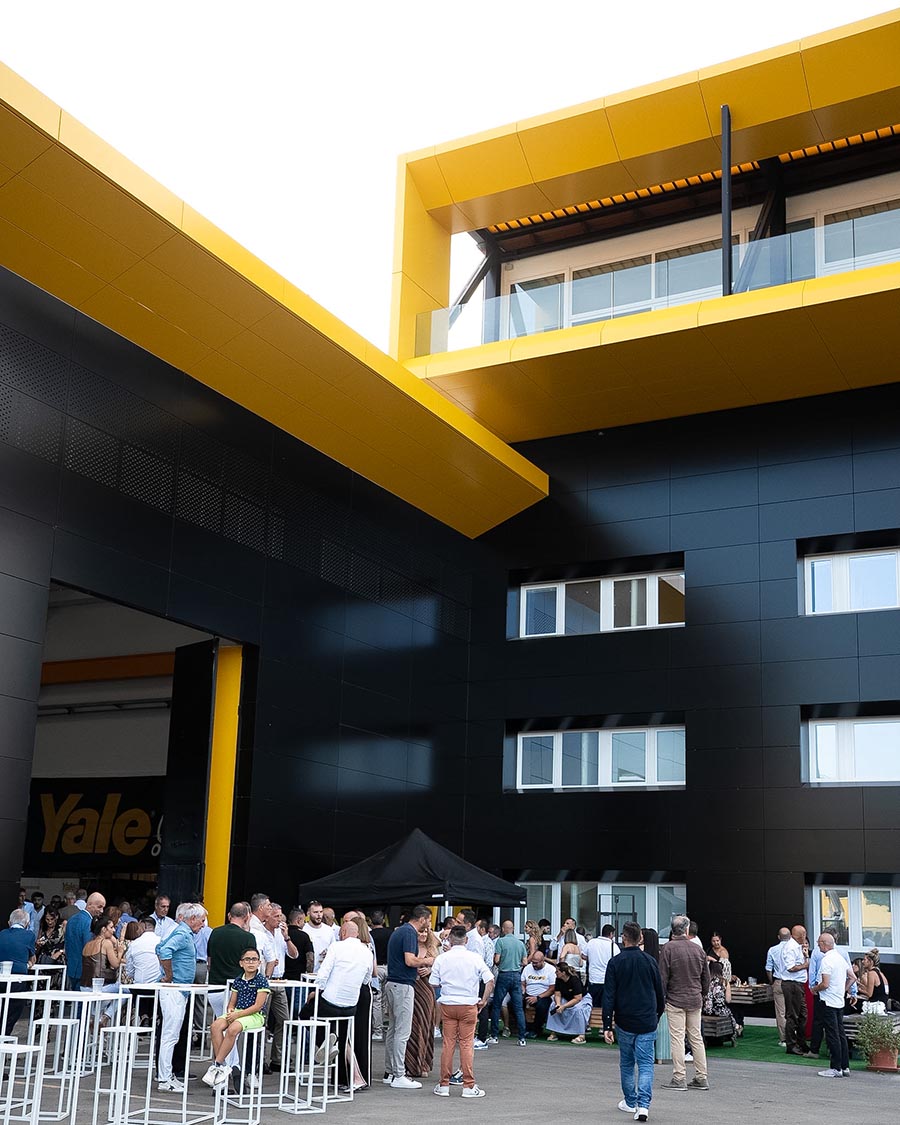 Manitech, concessionario Unicar per i carrelli elevatori Yale in Sardegna, celebra 10 anni e presenta Altera 