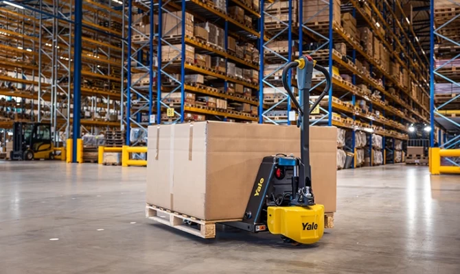 Unicar porta agilit&agrave; e sicurezza nella movimentazione interna con il transpallet elettrico Yale MPC15