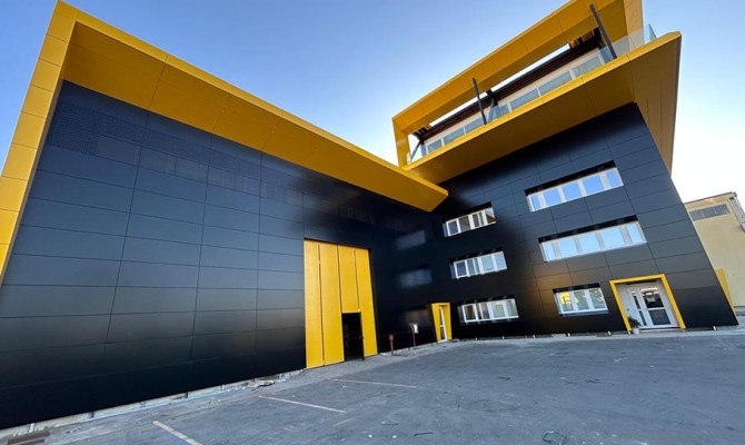 26 giugno evento Manitech: il concessionario Unicar Yale per la Sardegna celebra 10 anni e inaugura il nuovo rooftop Altera a Elmas 