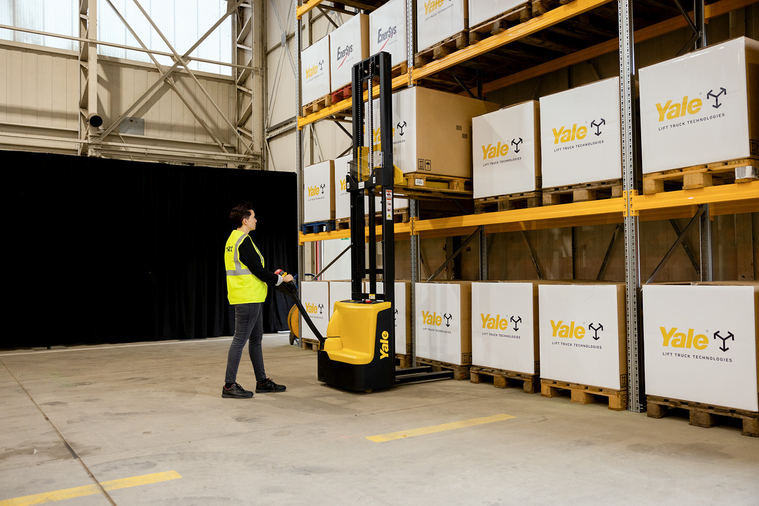Yale MSC12: compattezza, efficienza e versatilità per il nuovo stoccatore elettrico