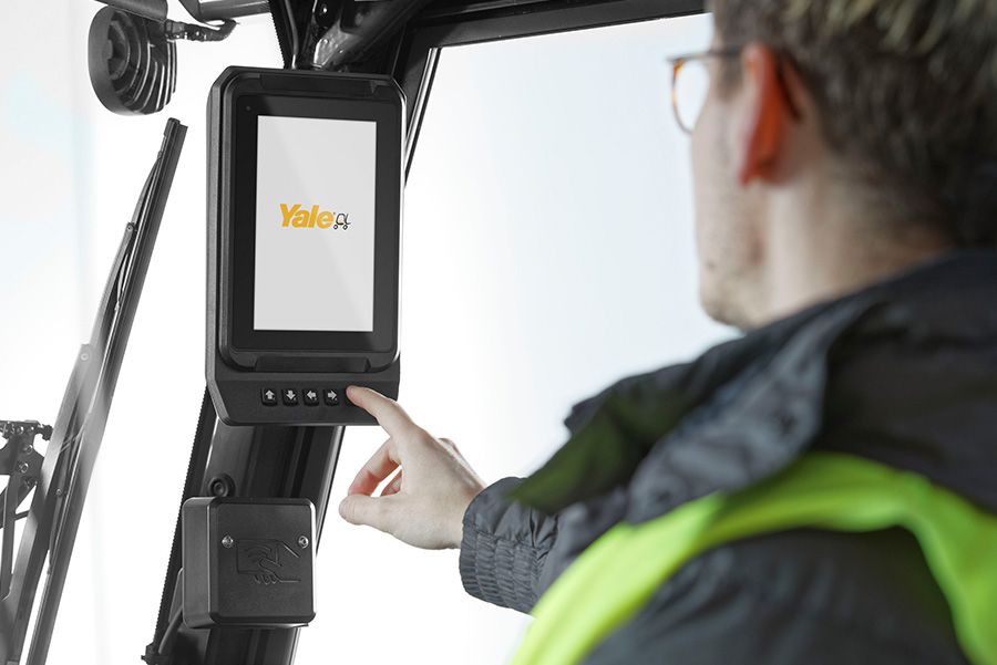 Controllo operativo reale da un operatore Yale